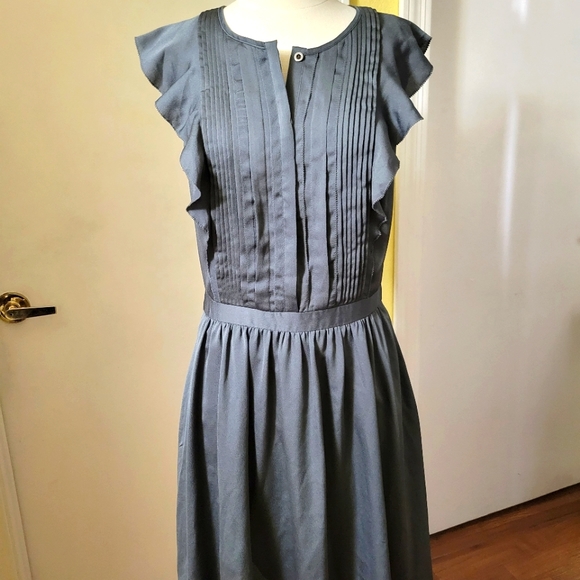 NEW Banana Republic Pintuck Flutter Sleeve Dress Grey size 6 Tall - Picture 2 of 15